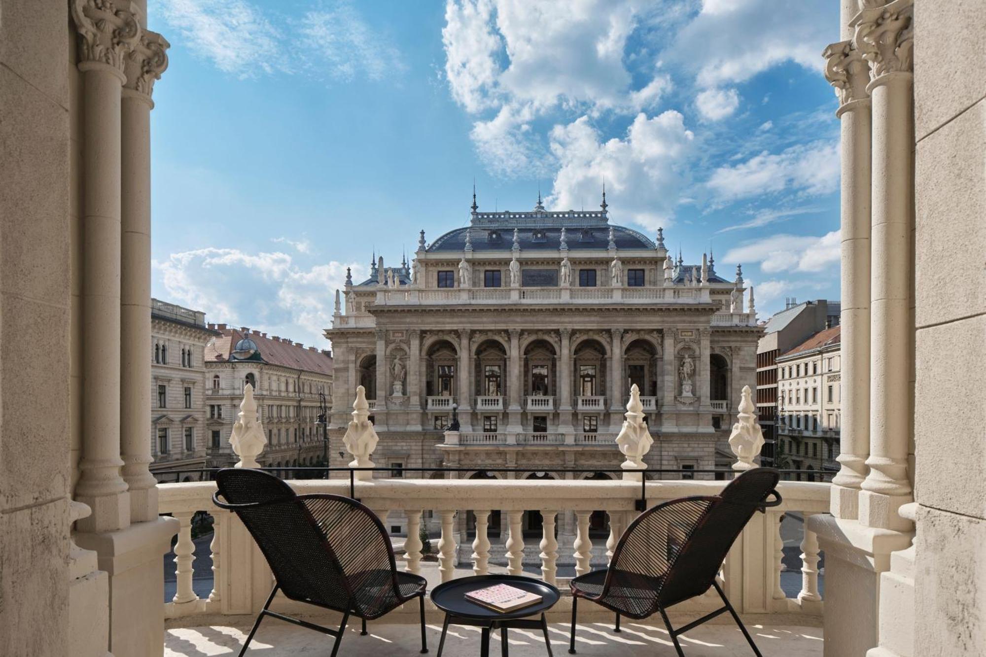 W Budapešť Exteriér fotografie
